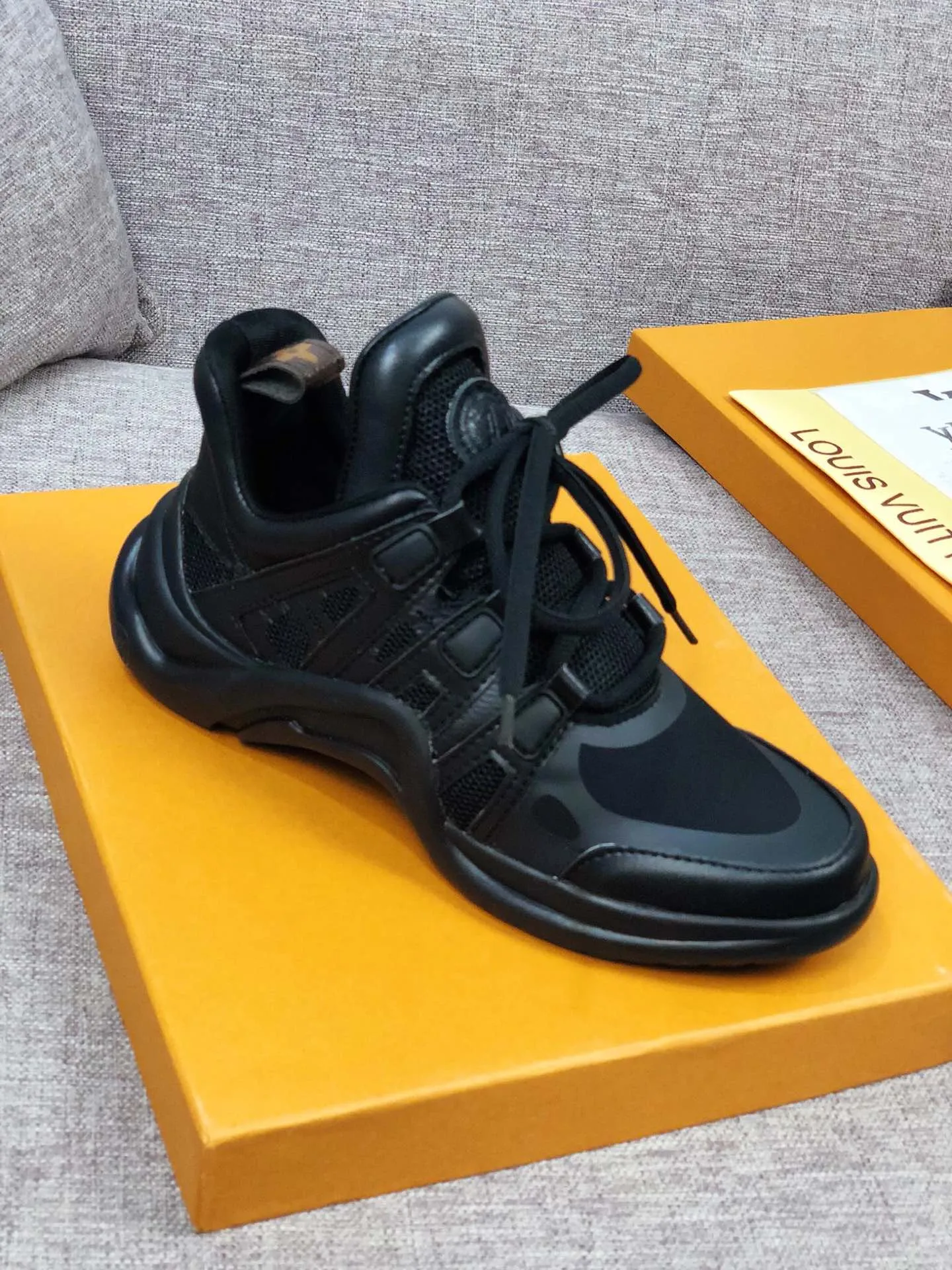 PT - LUV Archlight Full Black Sneaker