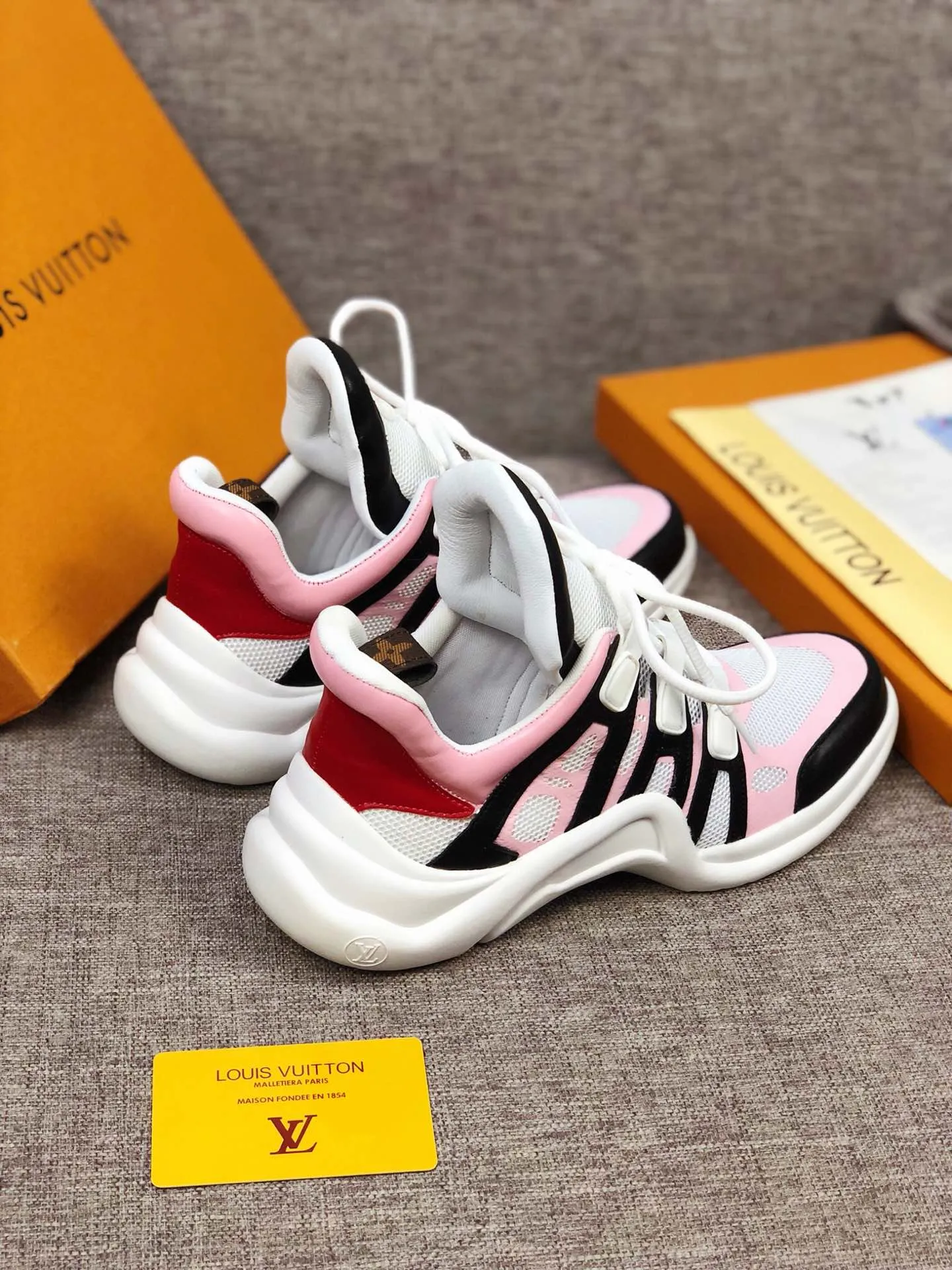 PT - LUV Archlight Pink Black Sneaker