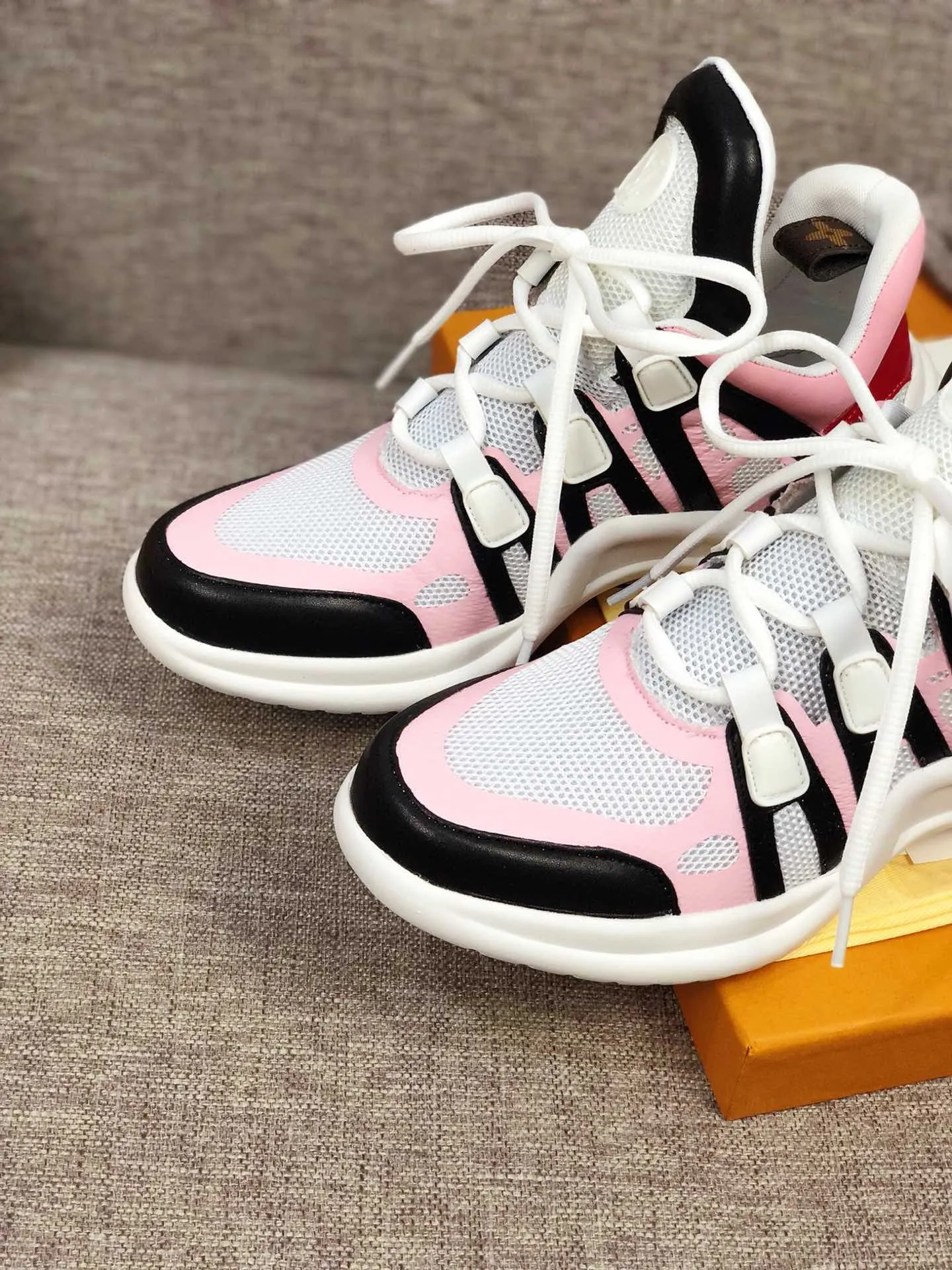 PT - LUV Archlight Pink Black Sneaker